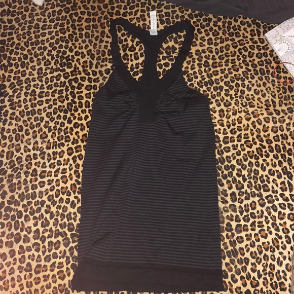 UNDER ARMOR TANK TOP - Picture 1 of 3